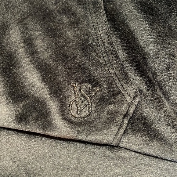 VICTORIAS SECRET ON POINT - Picture 2 of 7